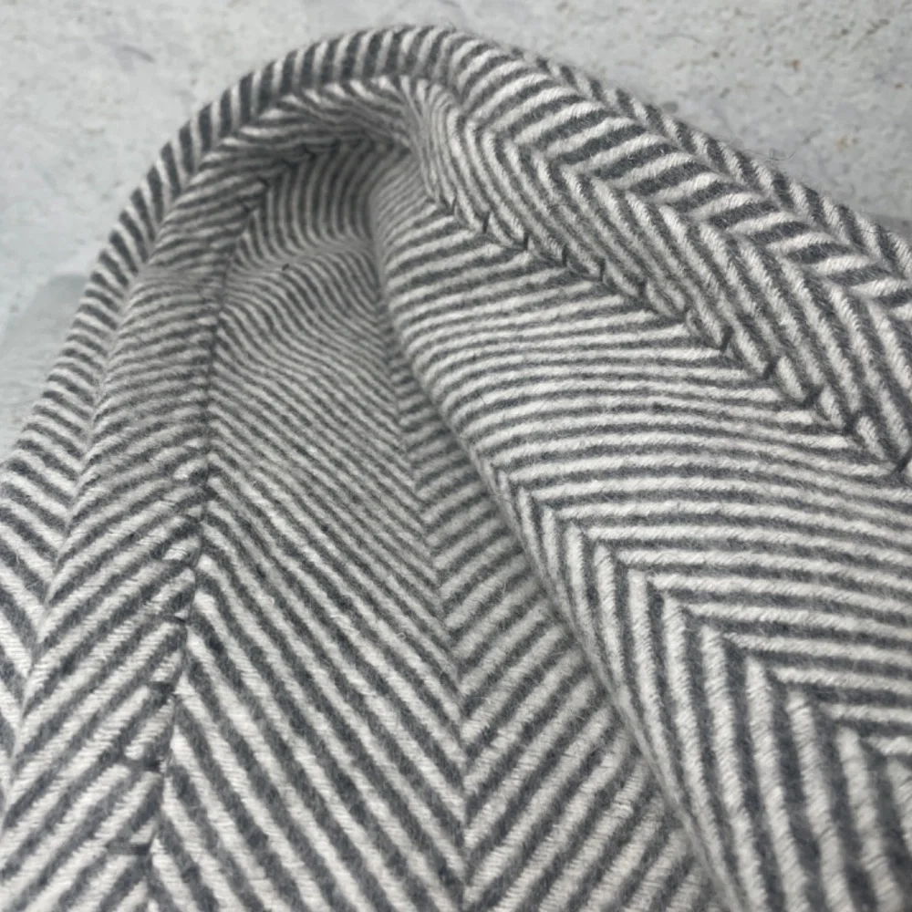 100% Wool Tan and Ivory Soft Herringbone Throw Blanket 53"x69" - Picture 13 of 13